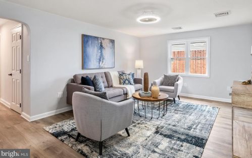 1 Scarlet Ave, Chester PA 19014-2122 exterior