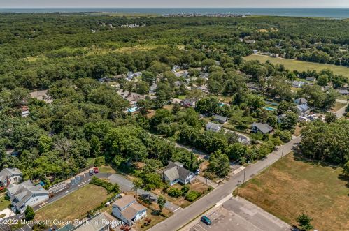 6 Jones Rd, Lacey NJ 08731-3611 exterior