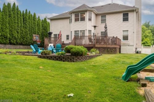 68 Terrace Ave, Town Center NJ  07052-3662 exterior