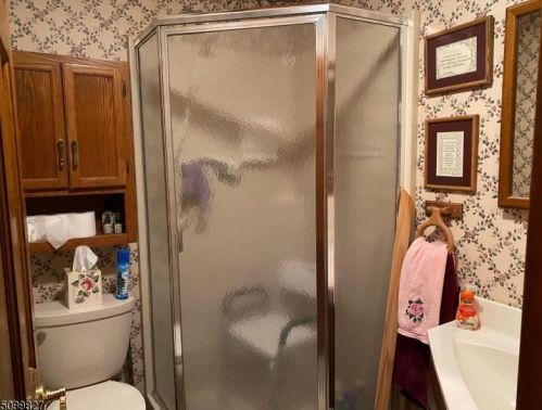 85 Lakeside Dr, Wantage NJ  07461-4360 exterior