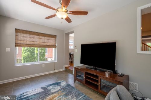 303 Raymond Ave, Alexandria VA 22301-1038 exterior