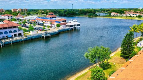 6822 Via Regina, Boca Raton FL 33433-3929 exterior