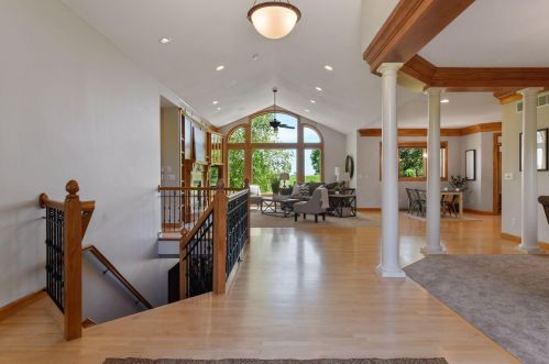 1209 Adrian Dr, Chaska MN  55318-1513 exterior