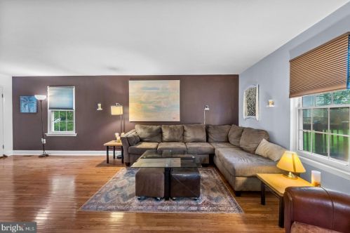 11 Revere Ct, Trenton NJ 08628-3610 exterior