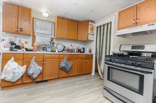 28 4 St, Taunton MA 02780-4812 exterior