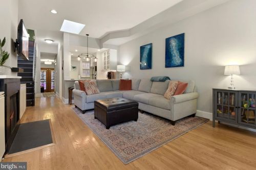 104 7th St, Washington DC  20003-1212 exterior