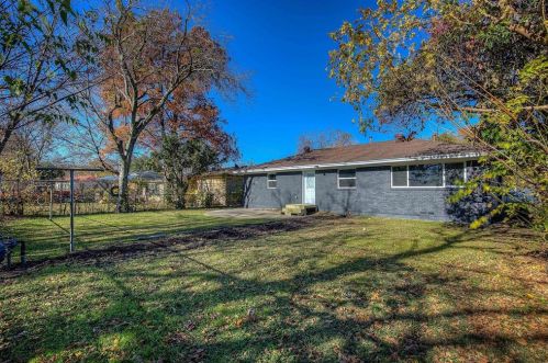 1426 Gillette St, Dallas TX 75217-1210 exterior