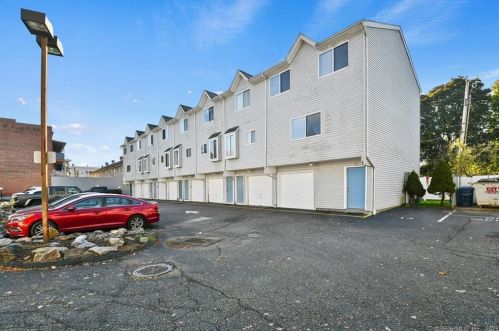 10 Hawthorne Ave, Derby CT 06418-1135 exterior