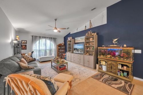 211 Kestor Dr, Fort Pierce FL 34953-5426 exterior