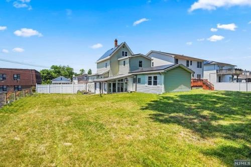 140 Clinton Pl, East Rutherford NJ 07073-1723 exterior