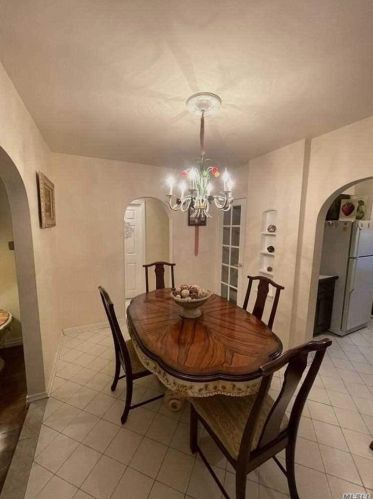 115 Casper St, Valley Stream, NY 11580-3605