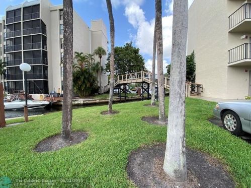 14 Royal Palm Way, Boca Raton FL  33432-8760 exterior