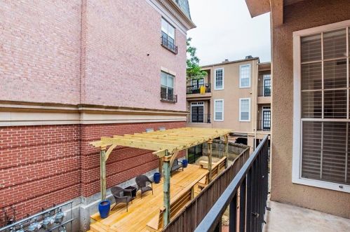 3311 Blackburn St, Dallas TX  75204-1545 exterior