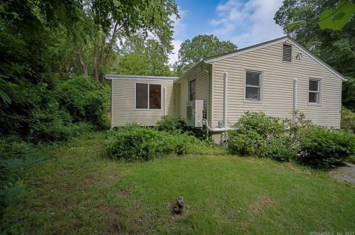 81 Rte 80, Deep River CT 06419-1429 exterior