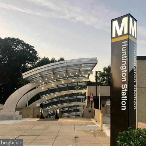 2846 Fairhaven Ave, Alexandria VA  22303-2209 exterior