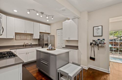 1740 Nagle Ave, Chicago IL 60706-4805 exterior