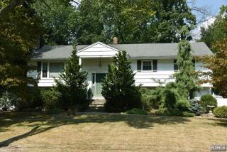 505 Rehill Ct, Westwood, NJ 07675-6423