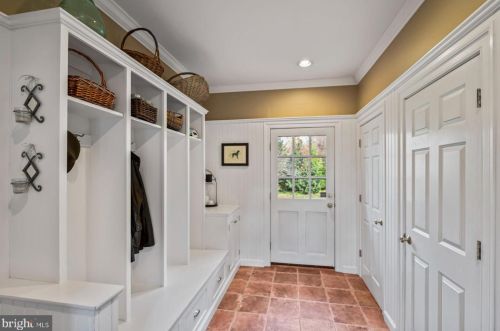 580 Mermaid Ln, Philadelphia PA 19118-4026 exterior