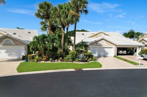 6221 Greenspointe Dr, Boynton Beach FL 33437-4915 exterior