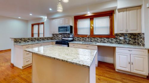 10643 Perry Ave, Chicago IL 60628-3428 exterior