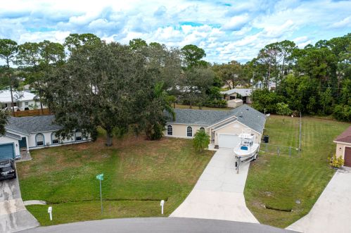 1997 Swift Ave, Fort Pierce, FL 34953-8004