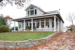 146 Shore Rd, Clinton, CT 06413-2340