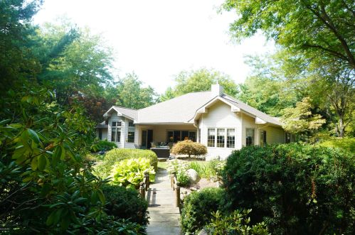 2425 58 St, Fennville MI 49408-8417 exterior