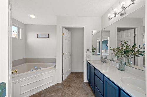 6016 Hawthorn Dr, Moon Twp PA  15108-9064 exterior