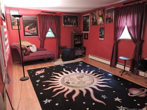 231 Columbia Rd, Enfield CT 06082-4203 exterior