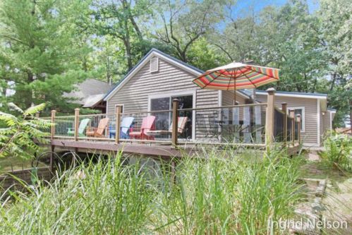 9598 Peninsula Dr, Grant, MI 49327-9364