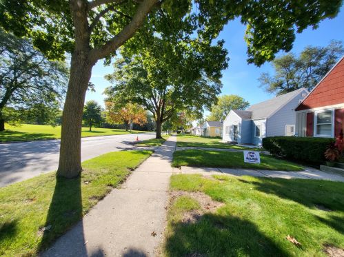 4651 48, Milwaukee WI 53220-4113 exterior