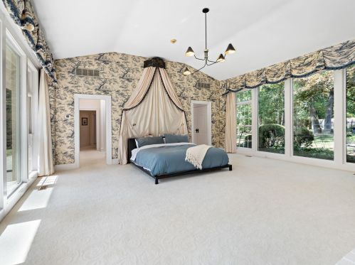 14 Overhills Dr, Saint Louis MO 63124-1532 exterior