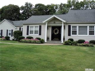 155 Huntington Bay Rd, Hunt, NY 11743-2238