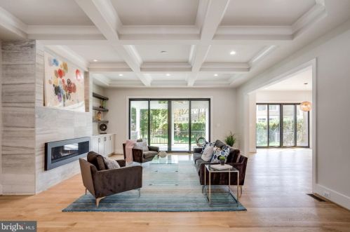 6801 Dillon Ave, Mc Lean VA  22101-4435 exterior