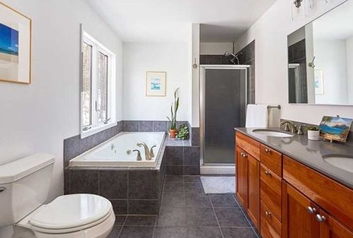 20 Old Post Rd, Red Hook NY 12571-2219 exterior