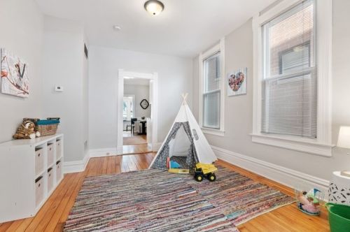 1422 George St, Chicago IL 60657-4104 exterior