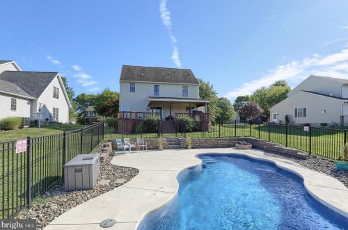 107 Doreen Dr, Hummelstown PA 17036-2725 exterior