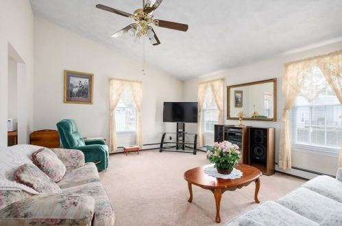 19 Virginia Ave, Woonsocket RI 02895-5630 exterior