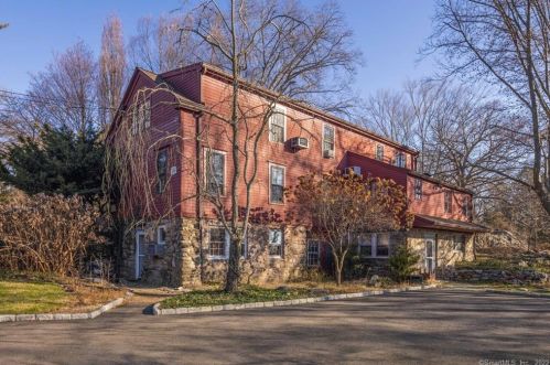 38 Kings Hwy, Westport CT  06880-4710 exterior