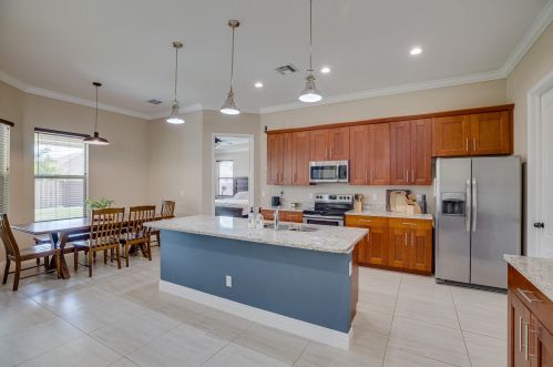 650 Mccullough Ave, Fort Pierce FL 34953-3918 exterior