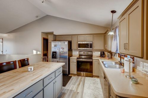 4843 Hamlet Ave, Saint Paul MN 55128-2658 exterior