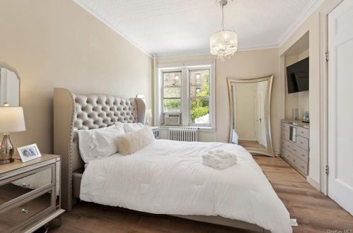 2983 Perry Ave, Bronx NY 10467-4105 exterior