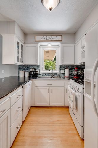 1480 3 Oaks Ave, Maple Plain MN 55359-9528 exterior