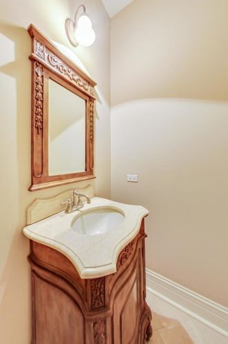 642 Euclid Ave, Elmhurst IL 60126-4338 exterior