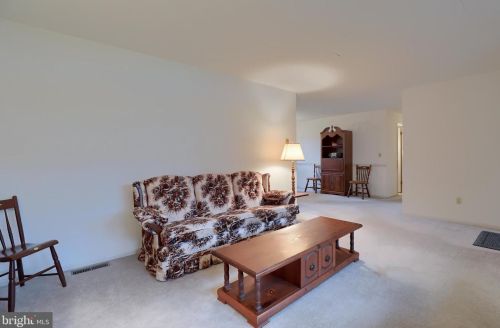 154 Amsterdam Rd, Lancaster PA 17603-9719 exterior