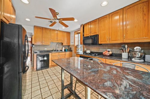 2321 Walton St, Chicago IL 60622-4817 exterior