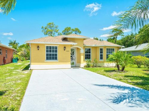 5409 Trammel St, Naples, FL 34113-7862