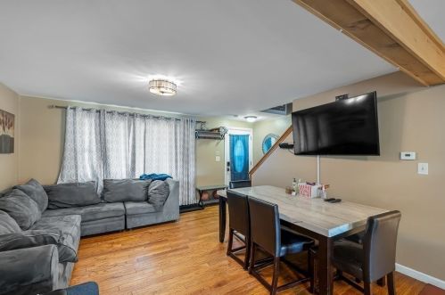 63 Glenmore St, Springfield MA 01129-1064 exterior