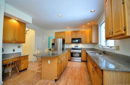 100 Pierce Blvd, Windsor CT 06095-1787 exterior