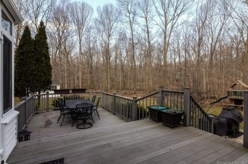 22 Running Brk Dr, Deep River CT 06419-1309 exterior